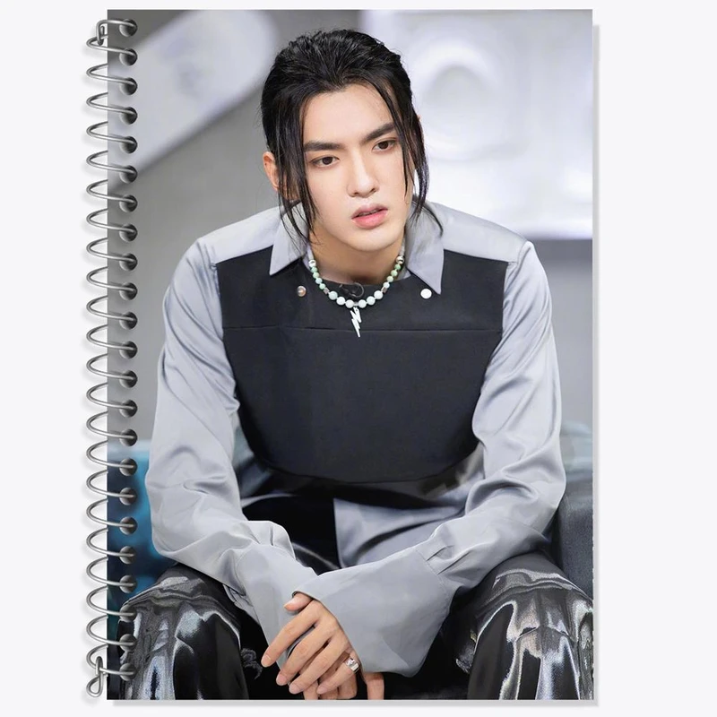 دفتر زبان 50 برگ خندالو مدل سه خط طرح کریس وو گروه اکسو EXO کد 13425