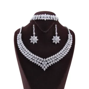     نیم ست نقره زنانه بازرگانی میلادی کد NTR_095