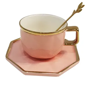 فنجان و نعلبکی مدل کلاسیک