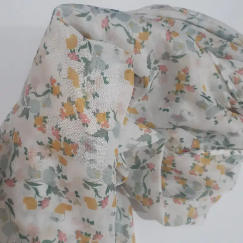 شال زنانه اکسسورایز مدل حلقه ای طرح گل دار