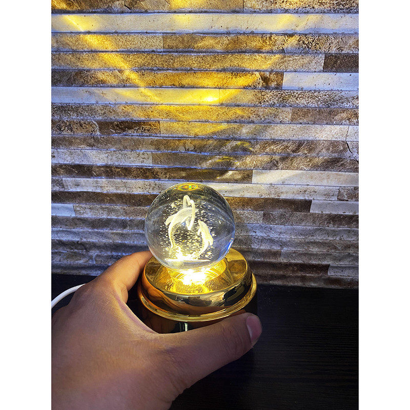 چراغ خواب مدل گوی کریستال چرخان طرح قلب و دلفین کلید دار