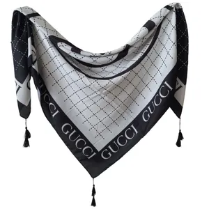 روسری زنانه گوچی مدل نخی چهارخانه منگوله دار