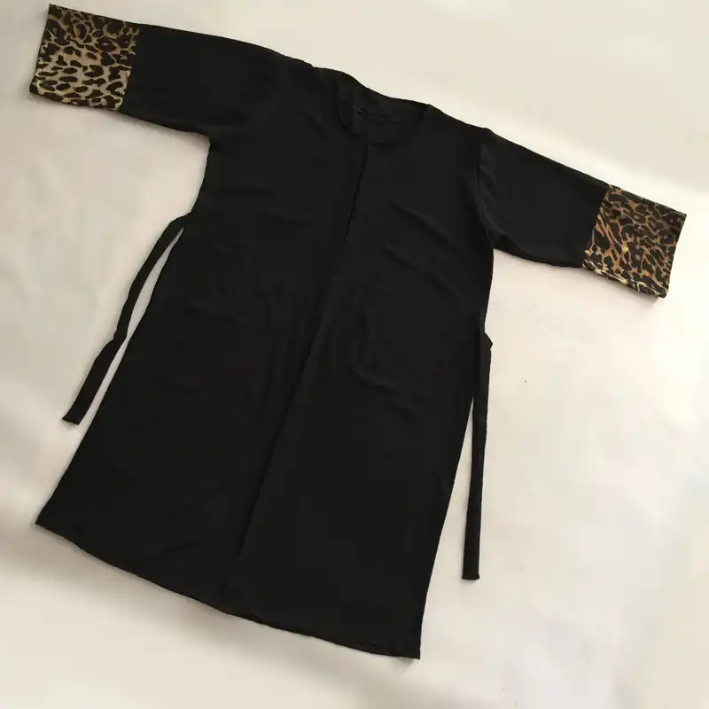 مانتو زنانه مدل نخی ابر و بادی پلنگی کد tm-2708 رنگ مشکی