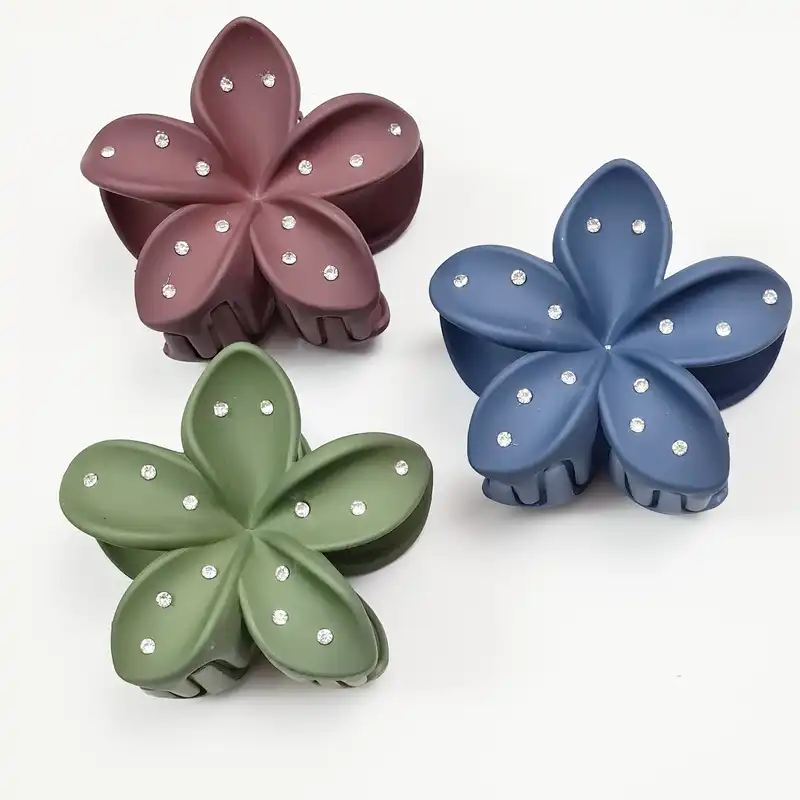 کلیپس مو زنانه مدل گل پلومریا استوایی نگین دار مات کد brg PN735