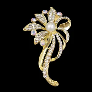 سنجاق سینه زنانه مدل گل نگین مروارید کد SIN06