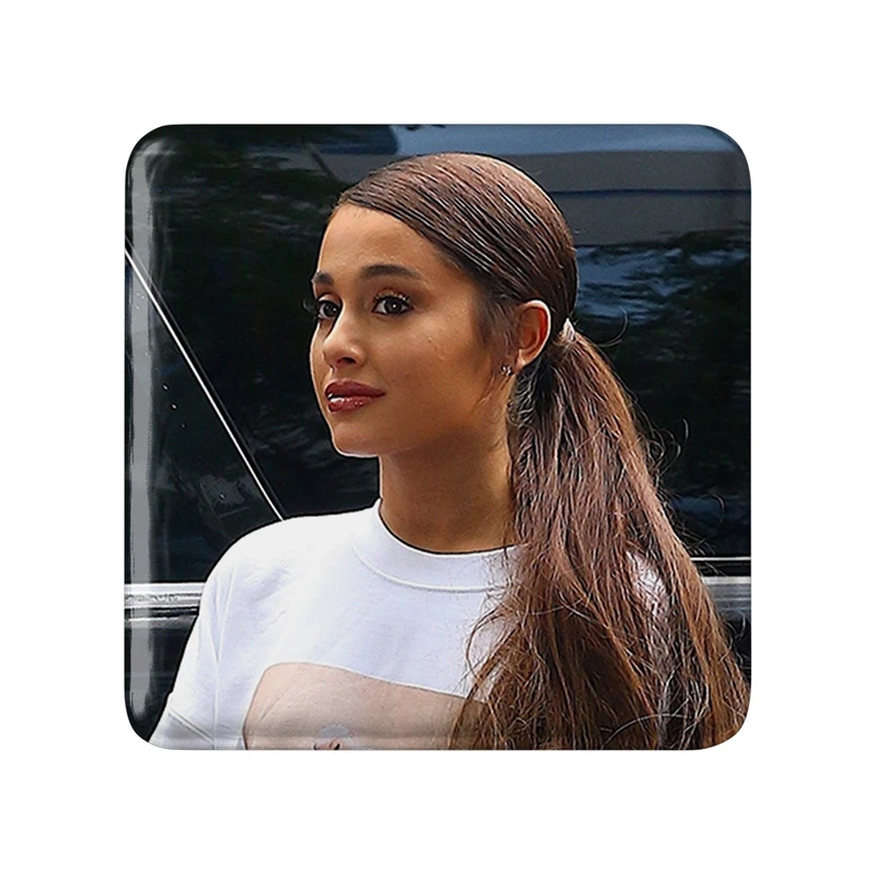 مگنت خندالو طرح آریانا گرانده Ariana Grande  مدل مربعی کد 19068