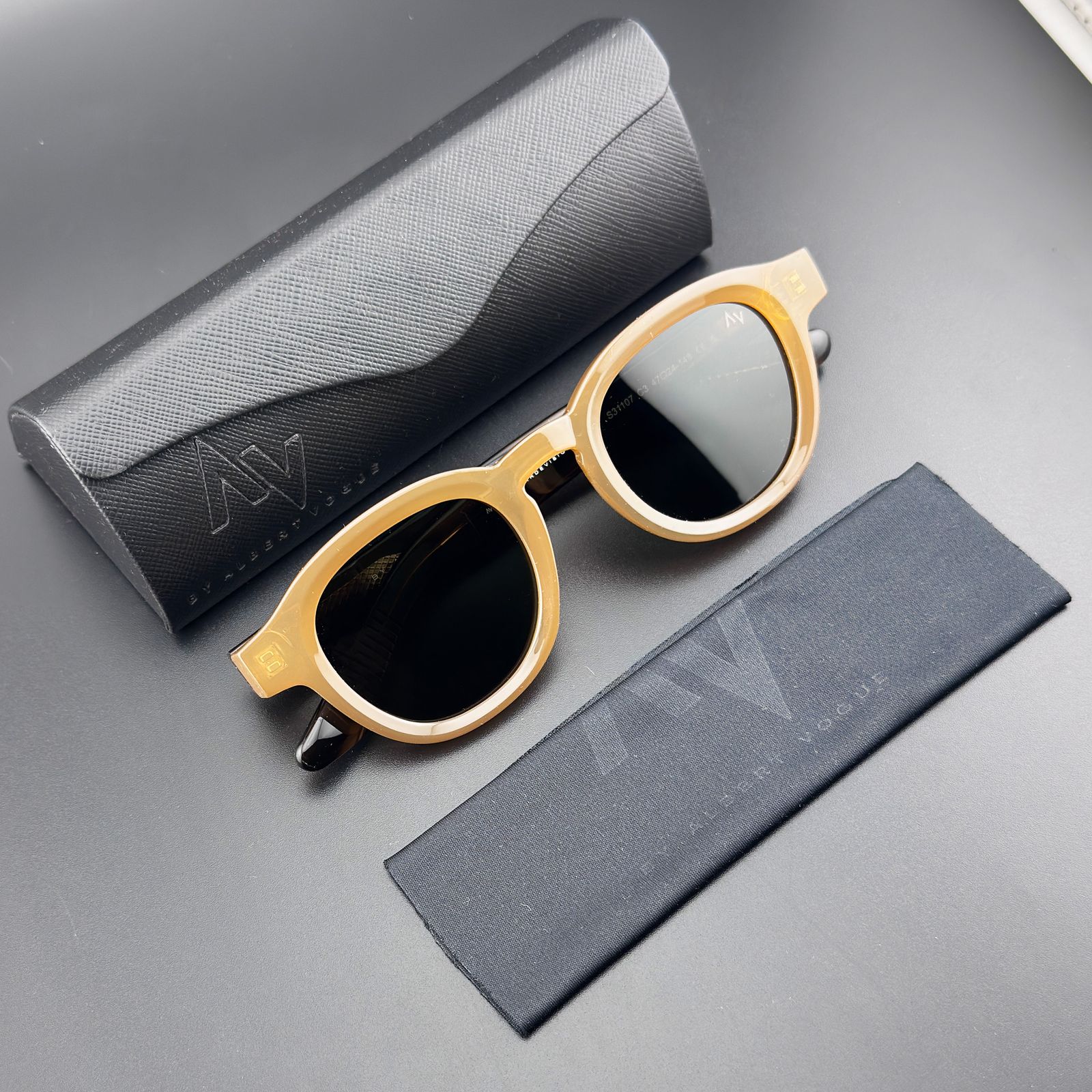 عینک آفتابی پنتوس پلاریزه آلبرت وگ مدل S31107-C3 Acetate Avantgarde Visionary -  - 3