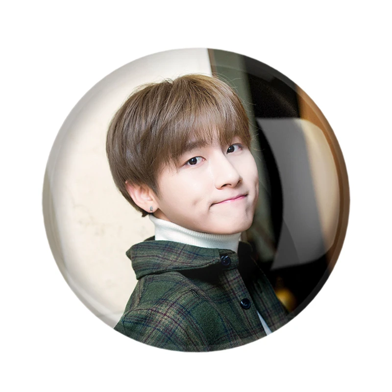 مگنت خندالو مدل آی ام گروه مانستا اکس MONSTA X  کد 21116