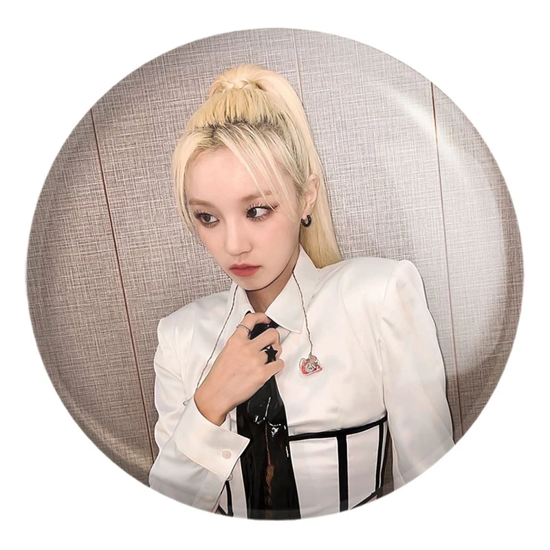 پیکسل خندالو طرح یوکی گروه جی آیدل GIdle کد 19506 مدل بزرگ