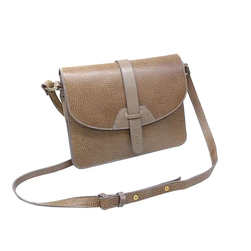 کیف دوشی زنانه آرمان چرم مدل آرامش