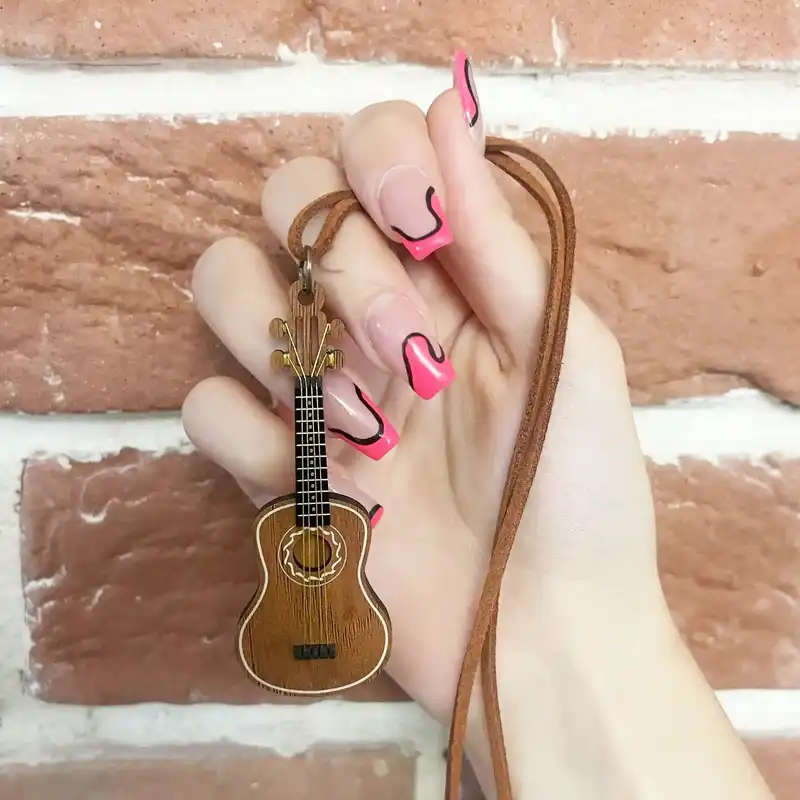 گردنبند طرح گیتار چوبی کد m.25311s