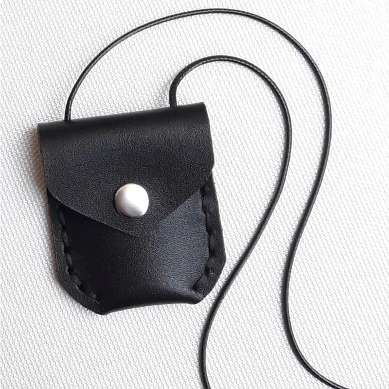 گردنبند مدل کیف چرم دایان