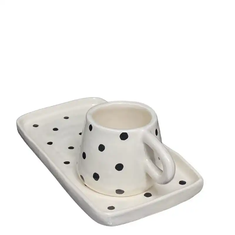 ست فنجان و زیر لیوانی سرامیکی مدل خال درشت