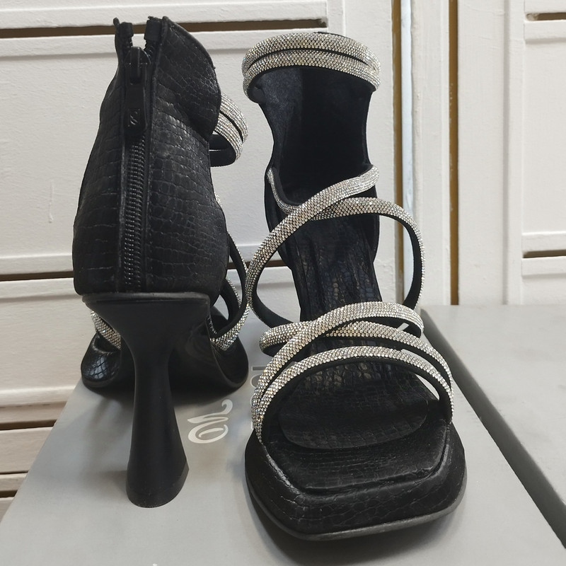 صندل زنانه مدل نگینی