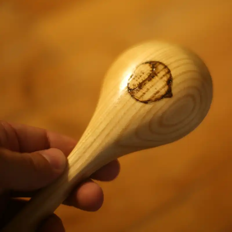 قاشق آجیل خوری چوبی وودلندزون مدل فندق