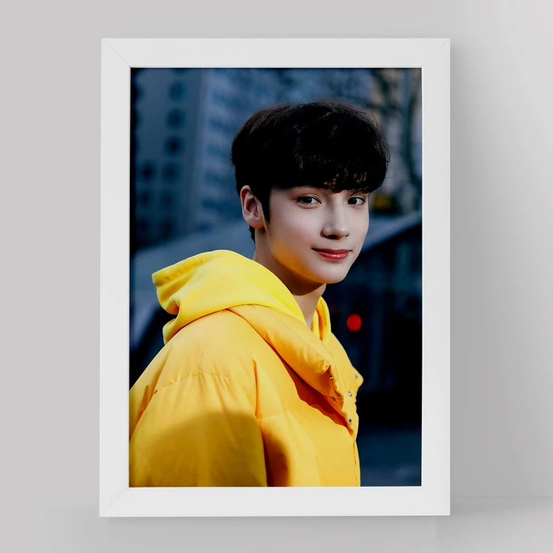 تابلو خندالو مدل هیونینگ کای گروه تی اکس تی کد 11836