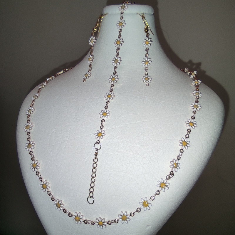 نیم ست زنانه مدل گل بابونه