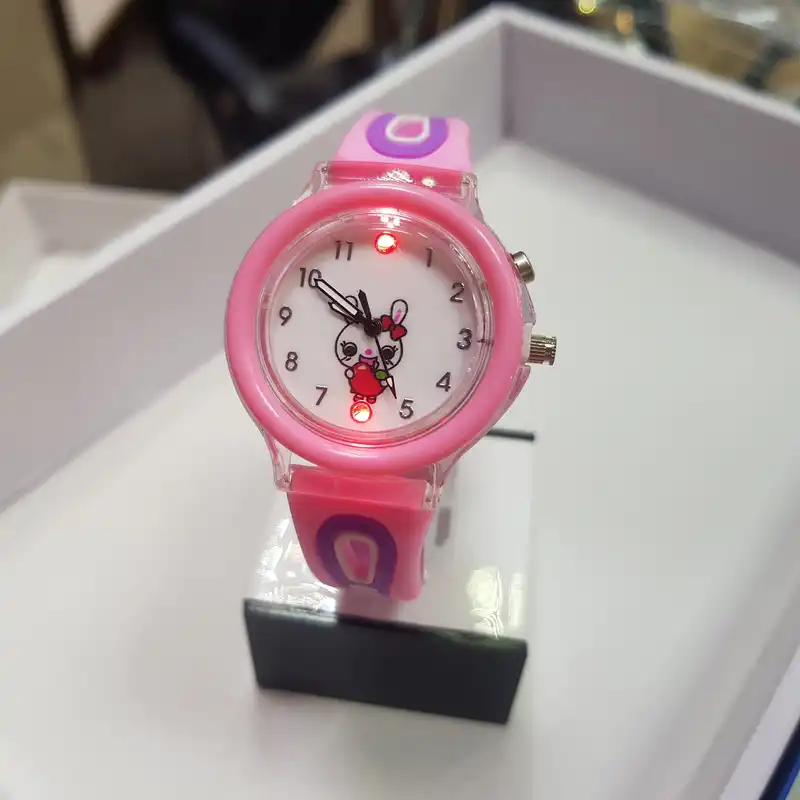 ساعت مچی عقربه ای بچگانه مدل چراغ‌دار عروسکی کد 88ki30