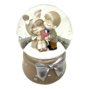 گوی موزیکال مدل Love طرح عشق دختر کد A4282