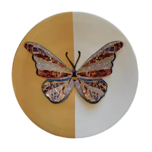 بشقاب دیوارکوب سرامیکی مدل برجسته پروانه