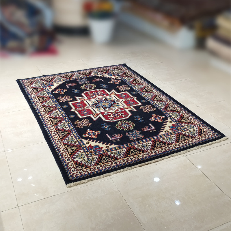 فرش دستبافت سه متری طرح لچک ترنج