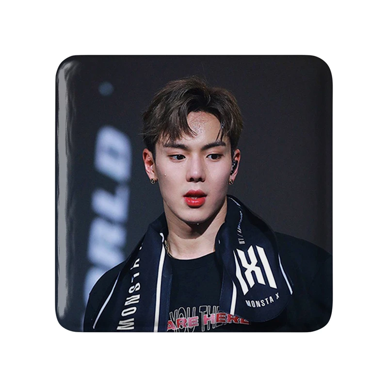 مگنت خندالو طرح شونو گروه مانستا اکس MONSTA X  مدل مربعی کد 21142