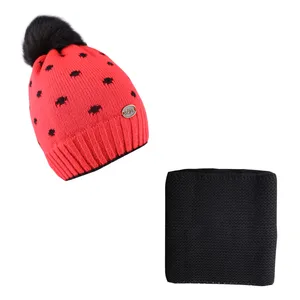 ست کلاه و شال گردن بافتنی بچگانه طرح زمستانه خالدار تک پوم KST-105