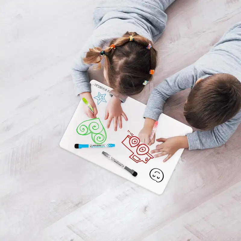 تخته وایت برد سمات مدل رو یخچالی طرح مغناطیسی انعطاف پذیر سایز 40×30 سانتی متر به همراه ماژیک بسته 2 عددی