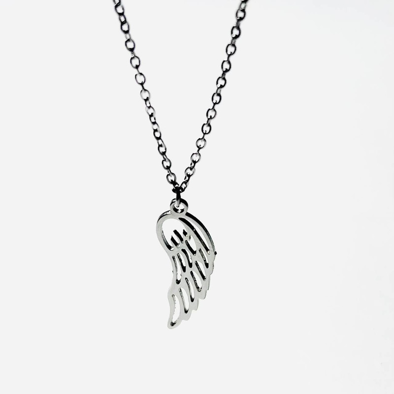گردنبند زنانه مدل اسیتل بال فرشته تکی کد 0078