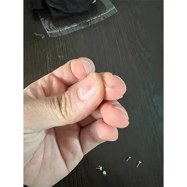 پیرسینگ نقره زنانه مدل بینی سوزنی تک نگین کد 185966