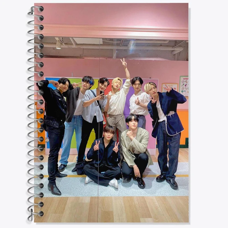 دفتر زبان 50 برگ خندالو مدل سه خط طرح گروه ایتیز ATEEZ کد 21294