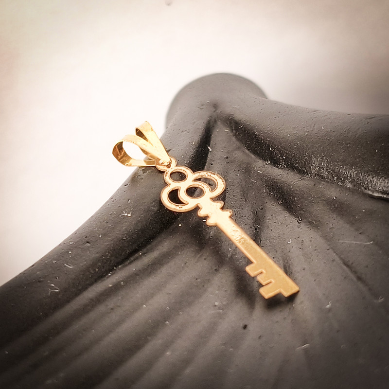 آویز گردنبند طلا 18 عیار زنانه ناریا طرح کلید