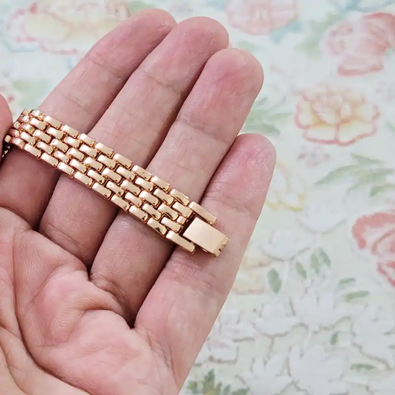 ساعت مچی عقربه ای زنانه مدل سلطنتی نگین دار