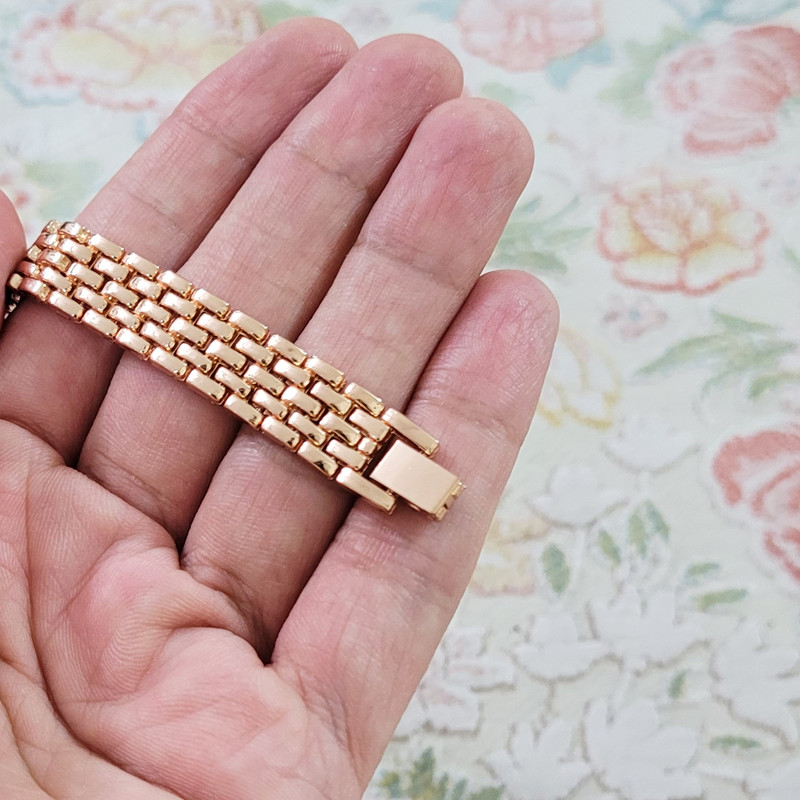 ساعت مچی عقربه ای زنانه مدل سلطنتی نگین دار