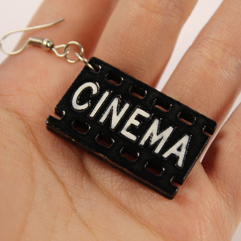 گوشواره دخترانه مدل سرهه طرح سینما کد 05 گوشواره دخترانه مدل سرهه طرح سینما کد 05