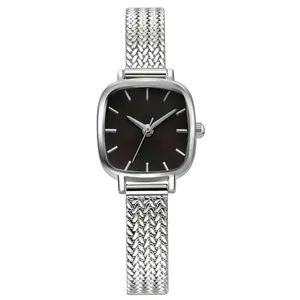 ساعت مچی عقربه‌ای کوارتز زنانه مدل مینیمال کلاسیک بند حصیری کد ۴