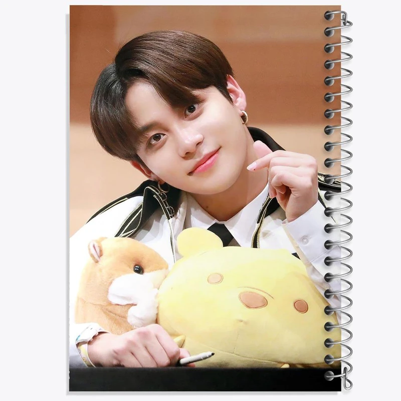 دفتر شطرنجی 50 برگ خندالو طرح جونگهو گروه ایتیز ATEEZ کد 21287