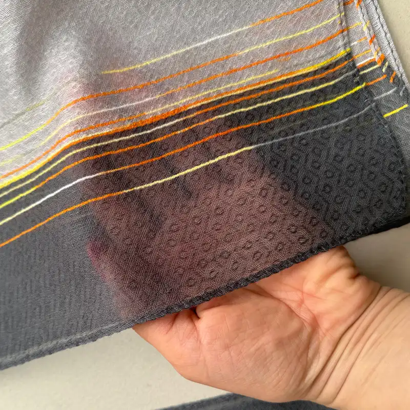 شال زنانه مدل حریر نخ ساده مهمانی مجلسی حاشیه خط دار کد 4