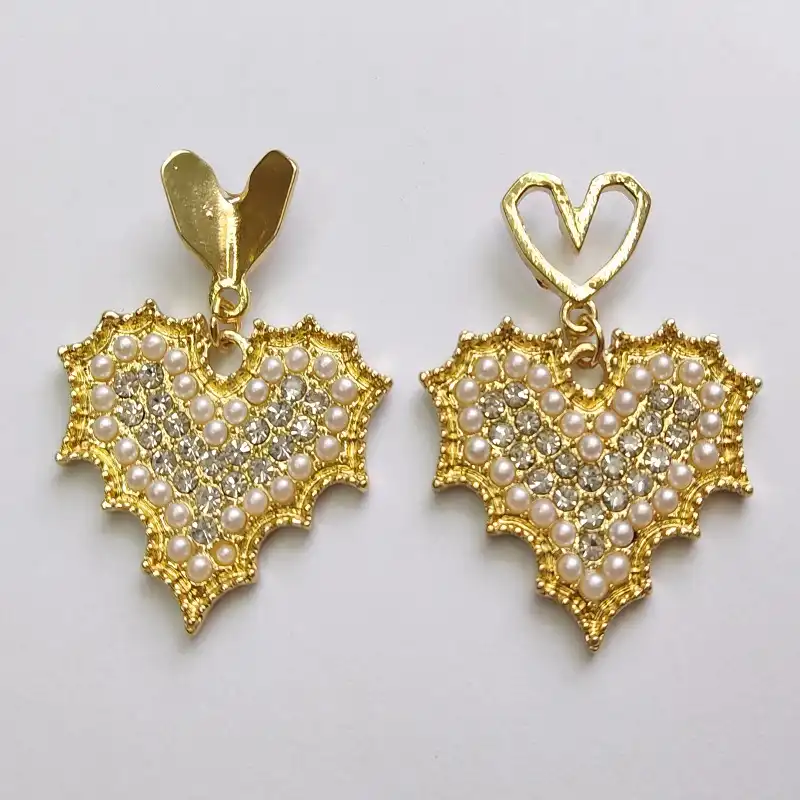 گوشواره زنانه مدل قلبی فول نگین