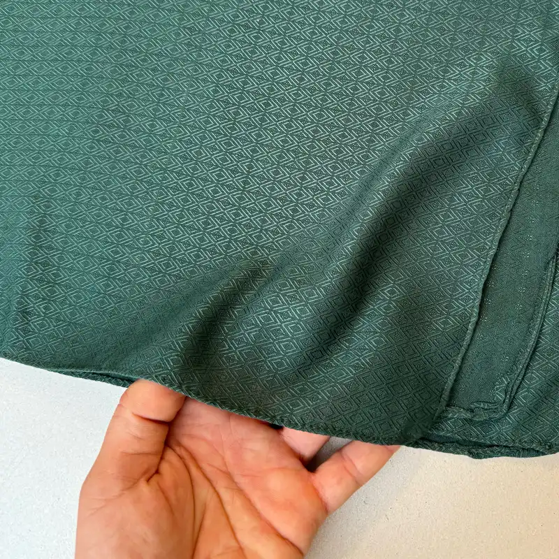 روسری زنانه مدل مینی اسکارف نخی ساده تار برجسته کد 5