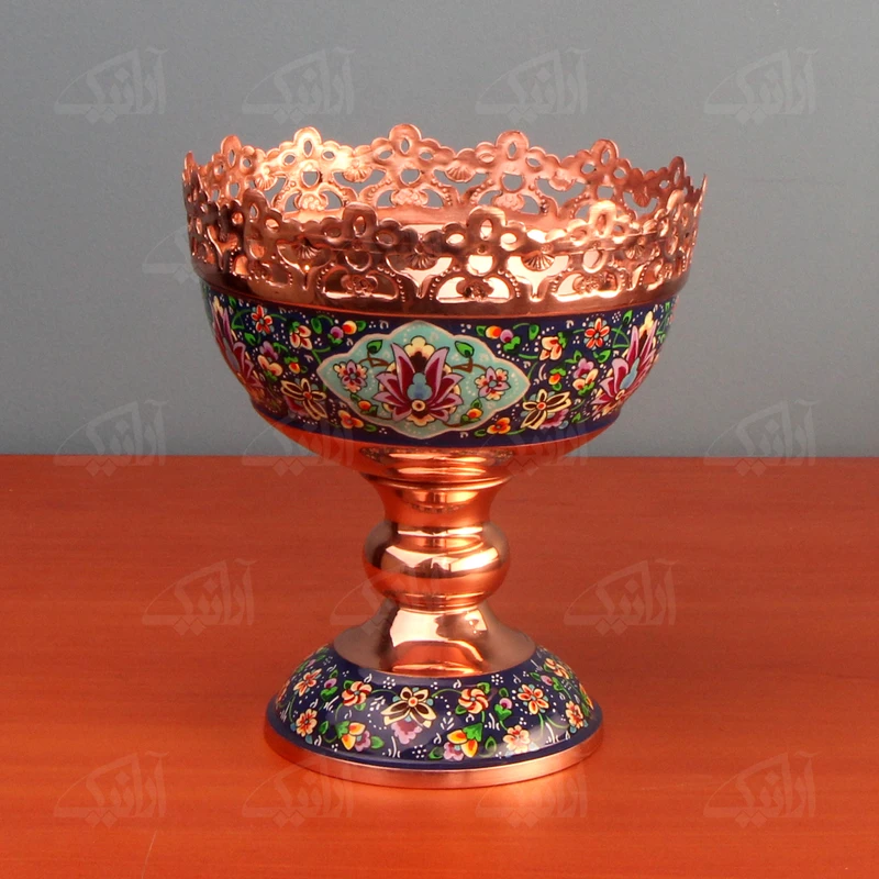 ‎کاسه‎ ‎‎پایه دار‎ ‎‎مس و پرداز رنگ‎ ‎سورمه ای طرح‎ ‎مشبک و قلمزنی مدل 1003900013