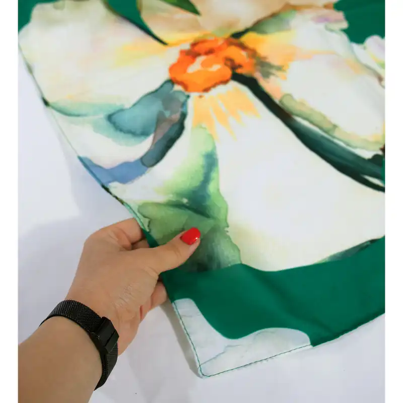 دستمال سر و گردن زنانه مدل مینی بیبی اسکارف تابستانه نخی خنک طرح گل نرگس کد ana-2376