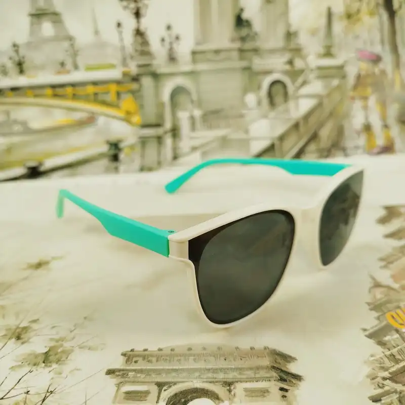 عینک آفتابی بچگانه مدل CH15 کد W