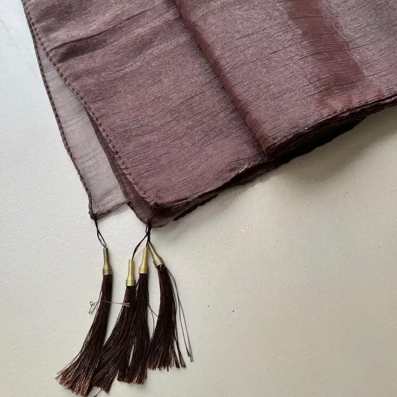 شال زنانه مدل حریر شیشه ای ساده نازک منگوله دار