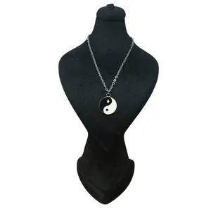 گردنبند مدل یینویانگ