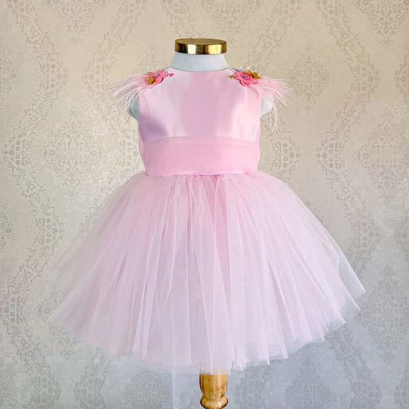 عکس شماره 5 : پیراهن بدون آستین یقه گرد دخترانه مدل پاپیون دنباله دار