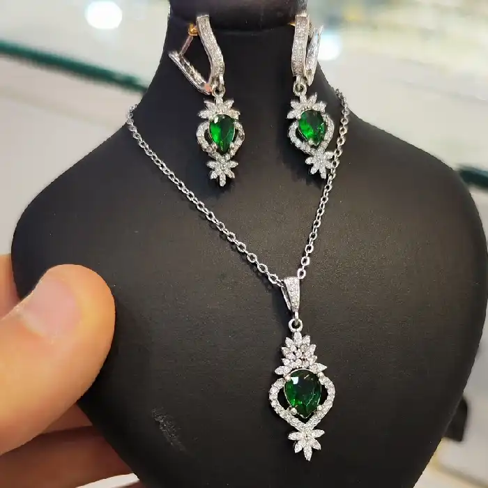 نیم ست نقره زنانه مدل سنگ زمرد کد 4520