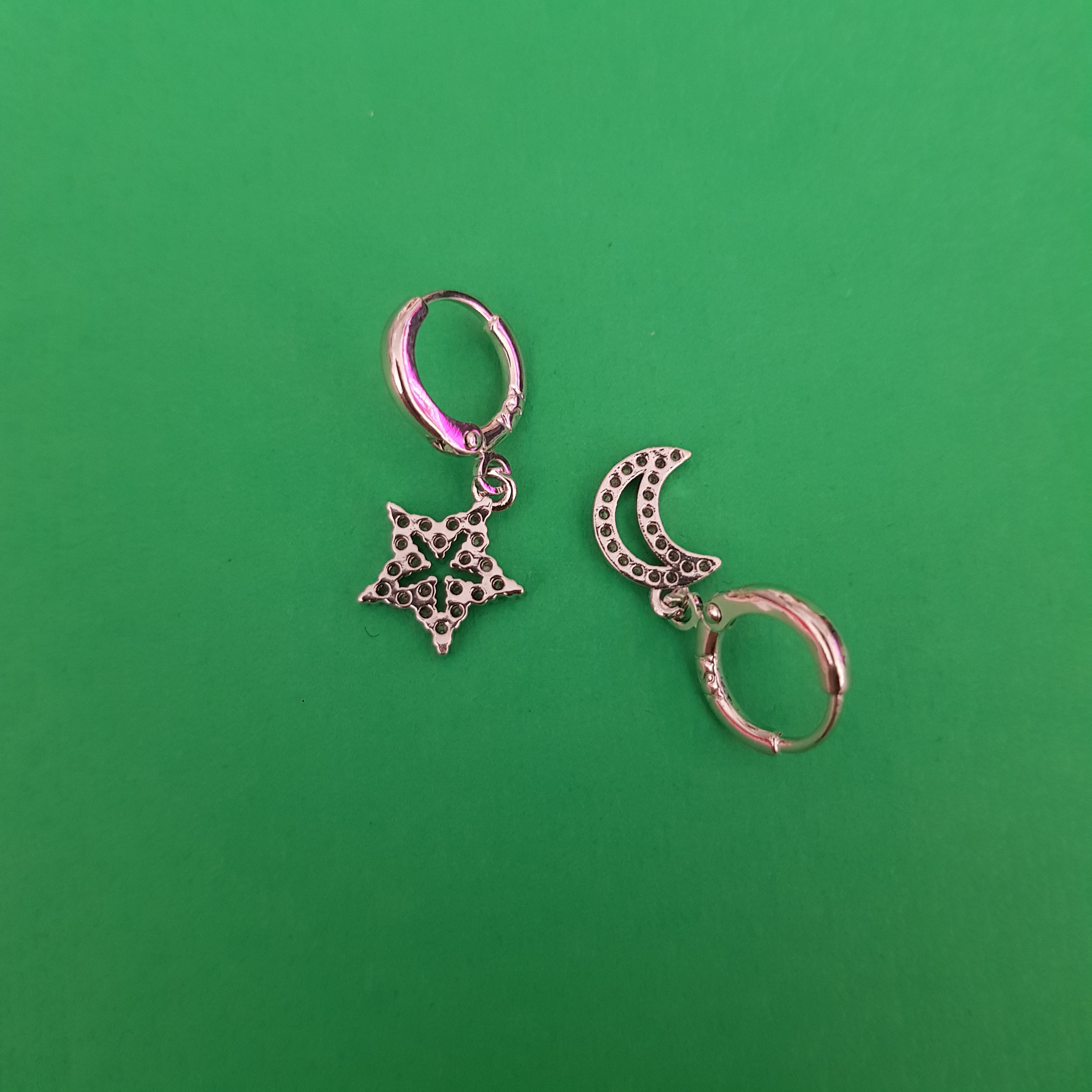 گوشواره زنانه وای اس ایکس مدل ماه و ستاره نگین تو خالی گوشواره زنانه وای اس ایکس مدل ماه و ستاره نگین تو خالی