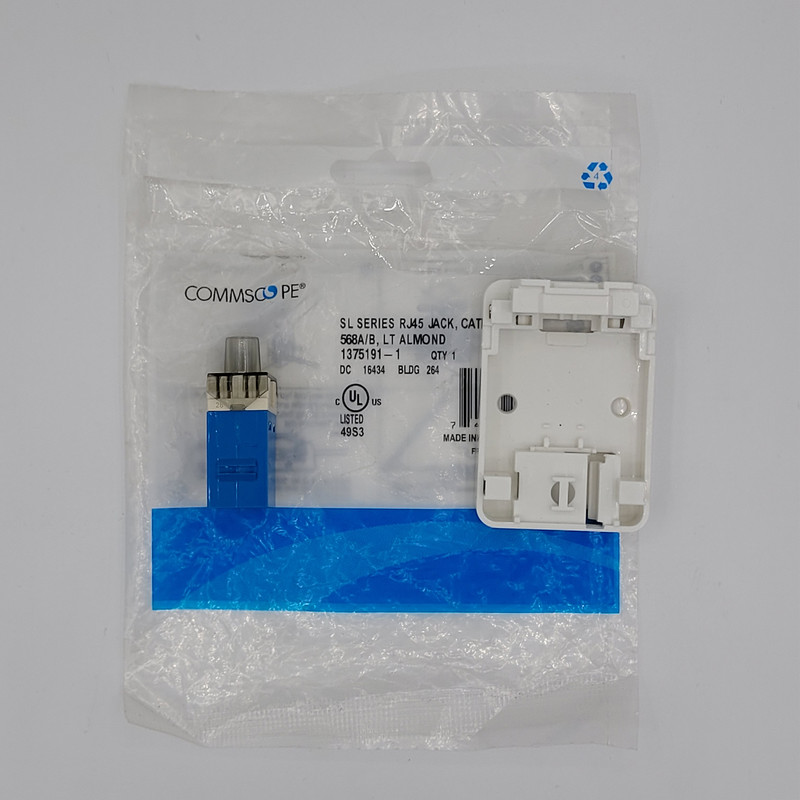 کیستون و باکس کامسکوپ امپ مدل RJ45 بسته 50 عددی 2