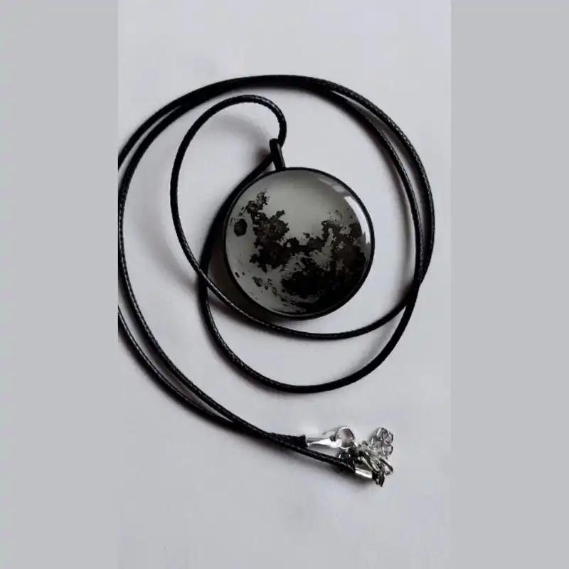 گردنبند مدل شبنما رزین